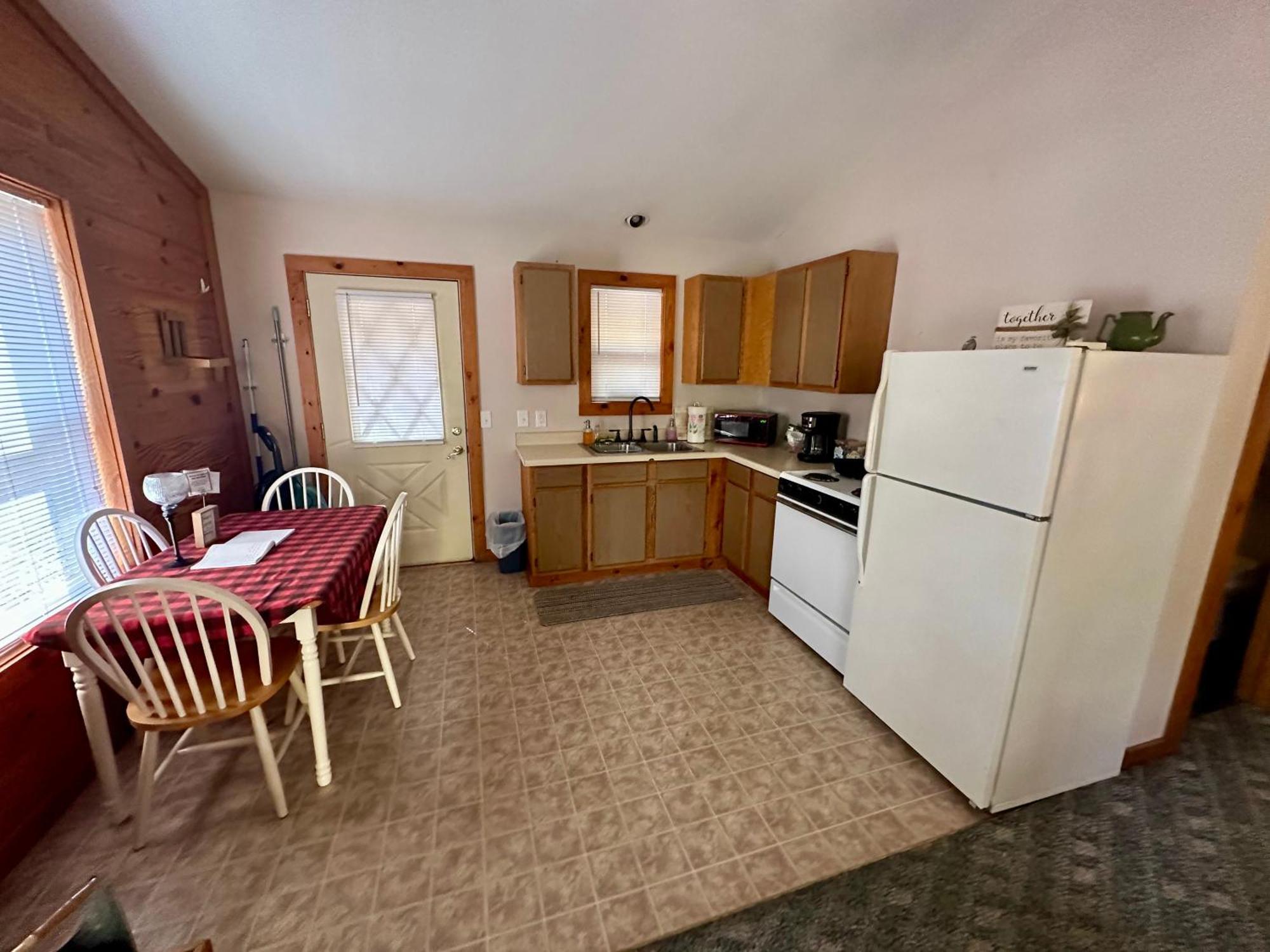 Cedar Creek Cabins #1 - Giant Spa Tub, Large Wooded Porch, Full Kitchen, 1 Bedroom Eureka Springs Exterior photo