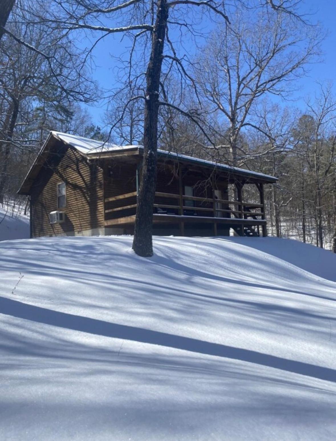 Cedar Creek Cabins #1 - Giant Spa Tub, Large Wooded Porch, Full Kitchen, 1 Bedroom Eureka Springs Exterior photo